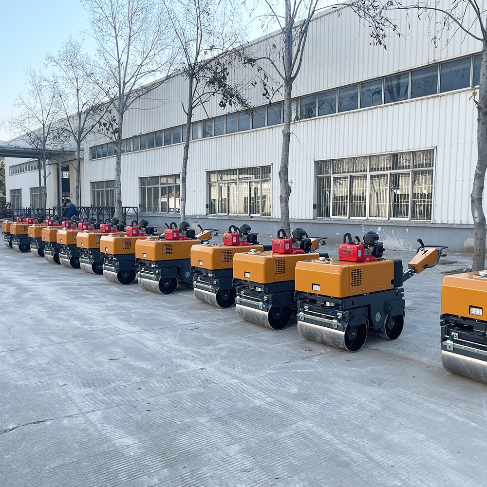 小型壓路機(jī)十字路口施工,瀝青路面的接縫有什么技巧處理