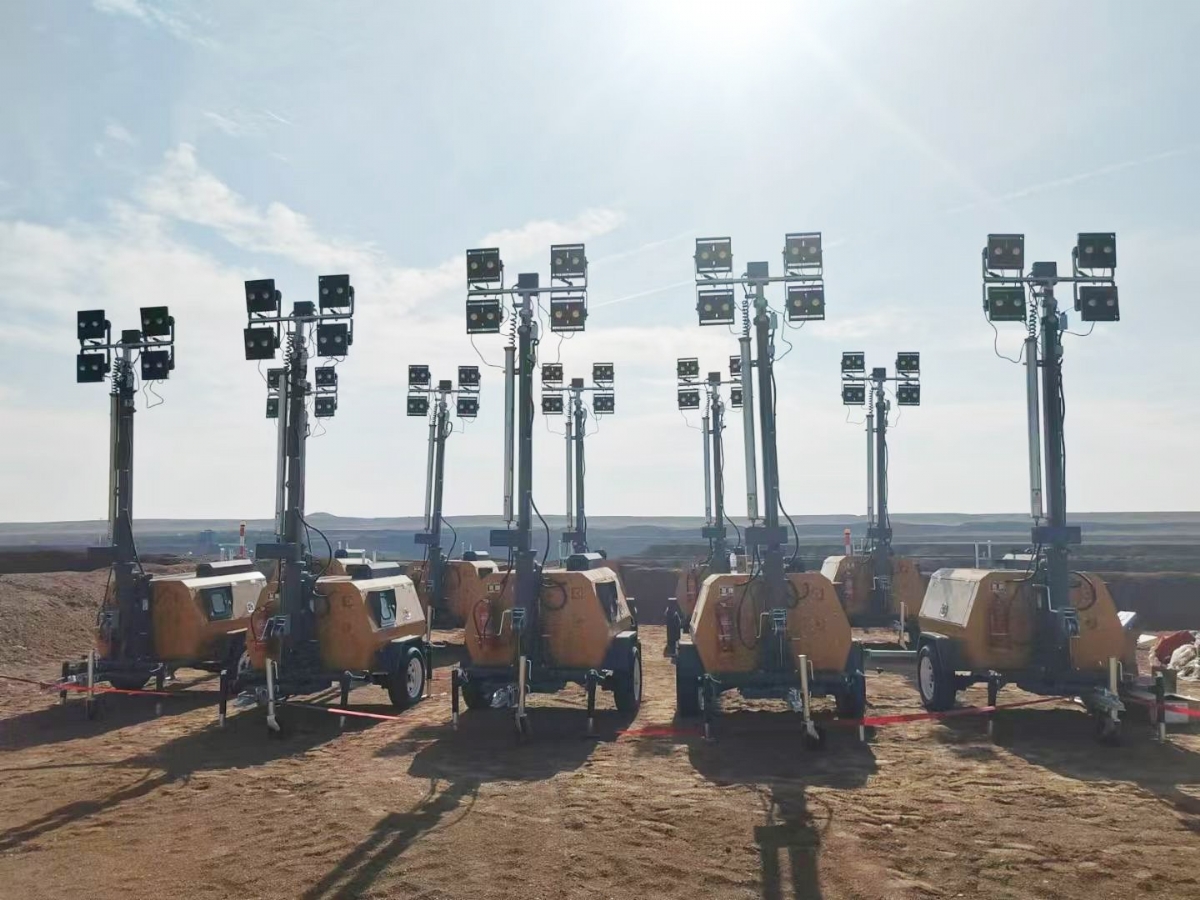 持續(xù)交貨中！山東思拓瑞克20臺(tái)9米移動(dòng)照明燈車陸續(xù)發(fā)貨發(fā)往蒙古國